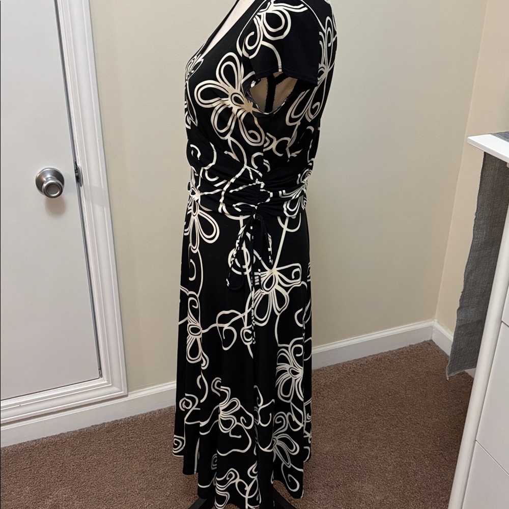 Dress Barn Black and White Swirl Asymmetrical Faux Wrap Dress size 10 - Picture 4 of 7